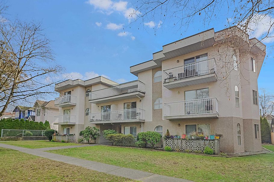 303 458 E 44th Avenue Vancouver, BC - 3