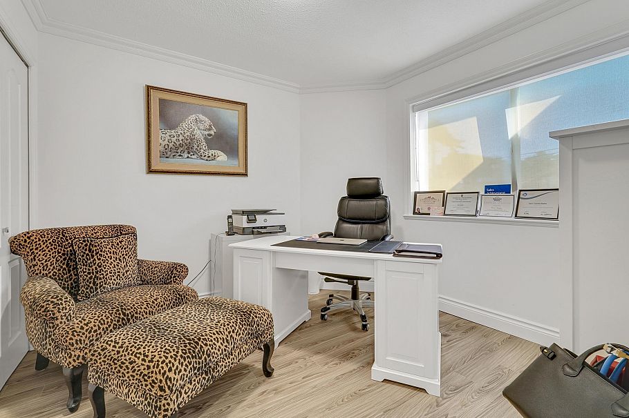 4218 W 10th Avenue Vancouver, BC - 17