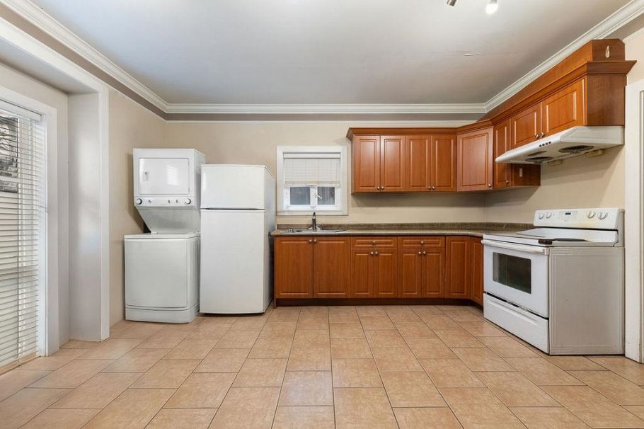 8363 Victoria Drive Vancouver, BC - 12