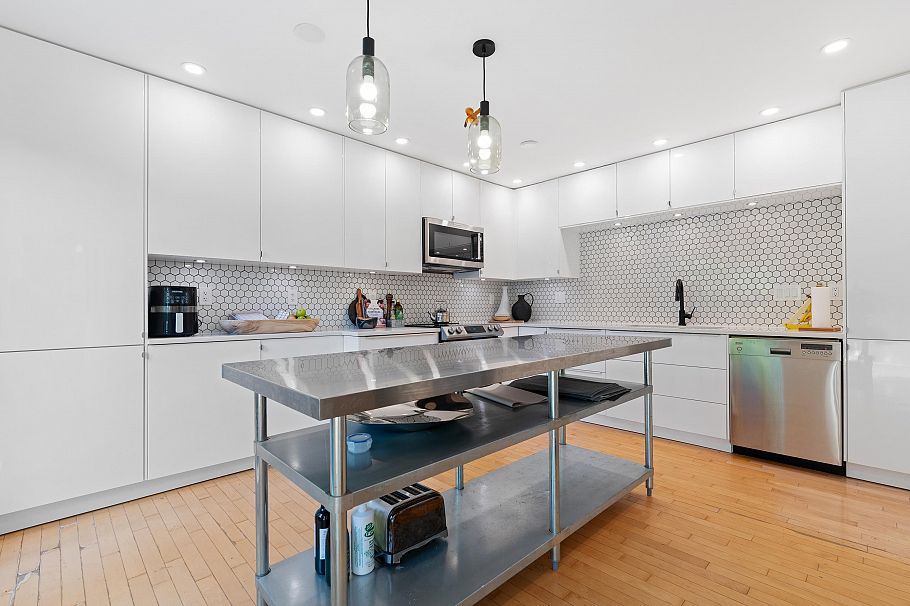 2343 W 7th Avenue Vancouver, BC - 17