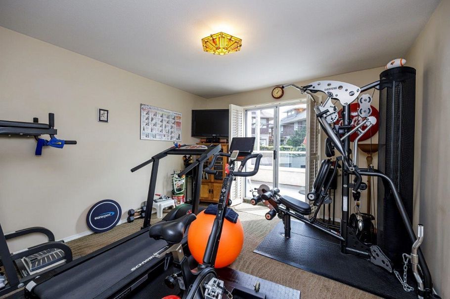 2 261 W 16th Street North Vancouver, BC - 24