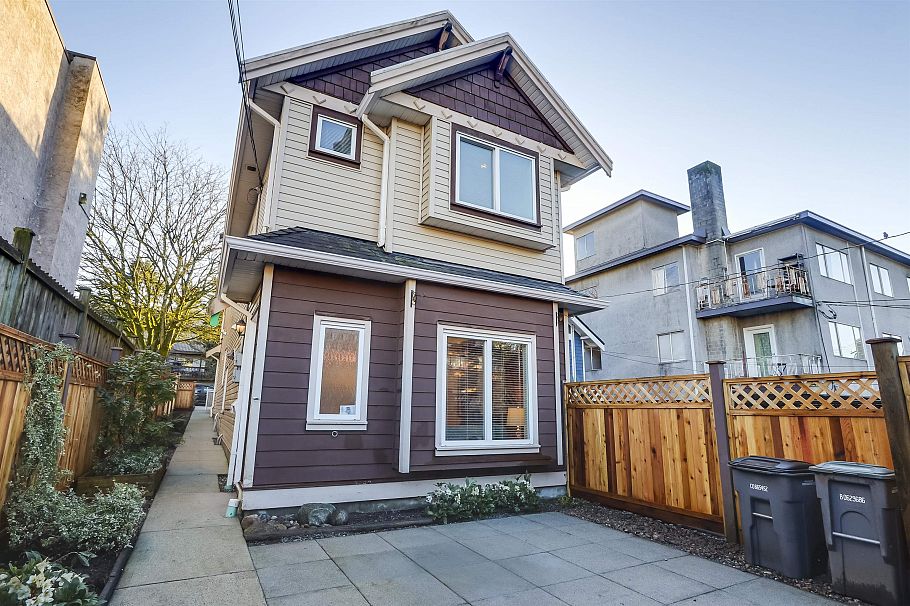 2151 Triumph Street Vancouver, BC - 23