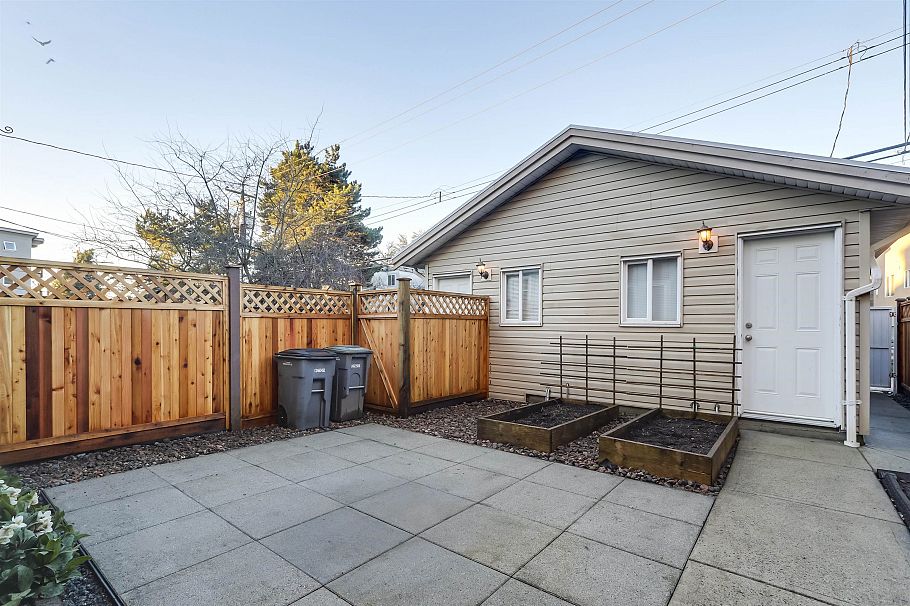 2151 Triumph Street Vancouver, BC - 22