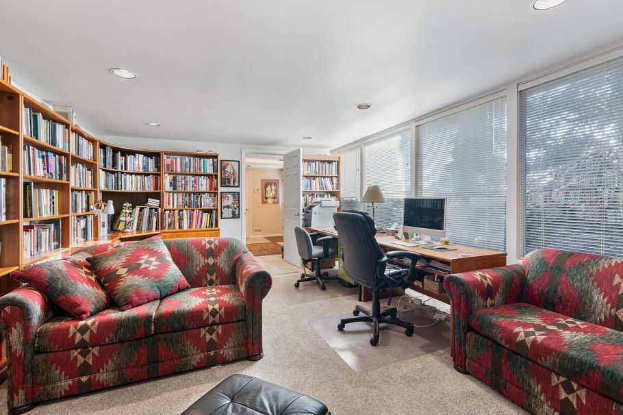 1588 Merlynn Crescent North Vancouver, BC - 16