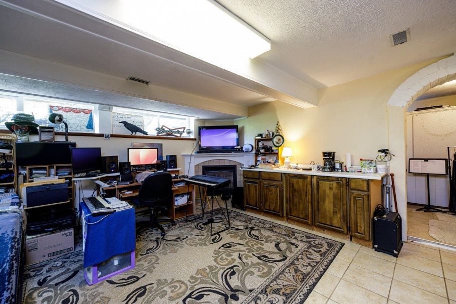 368 E Kings Road North Vancouver, BC - 30