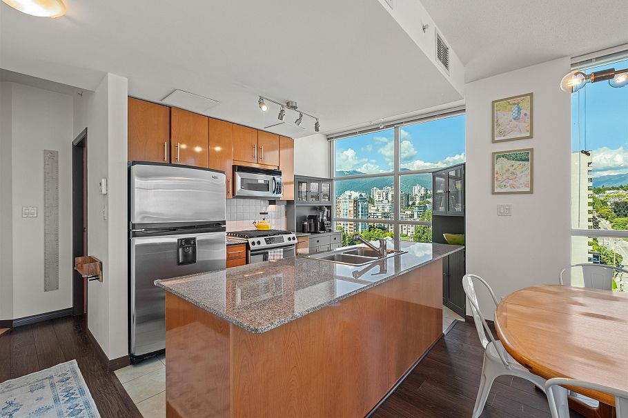 2001 188 E Esplanade North Vancouver, BC - 9