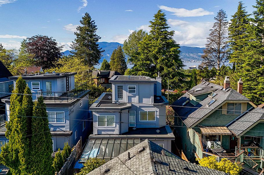 4218 W 10th Avenue Vancouver, BC - 32