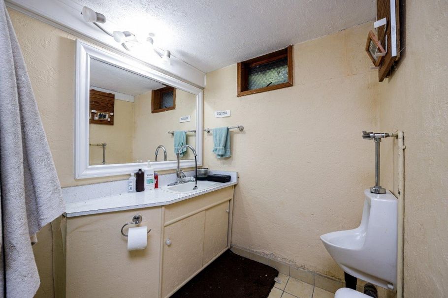 368 E Kings Road North Vancouver, BC - 31