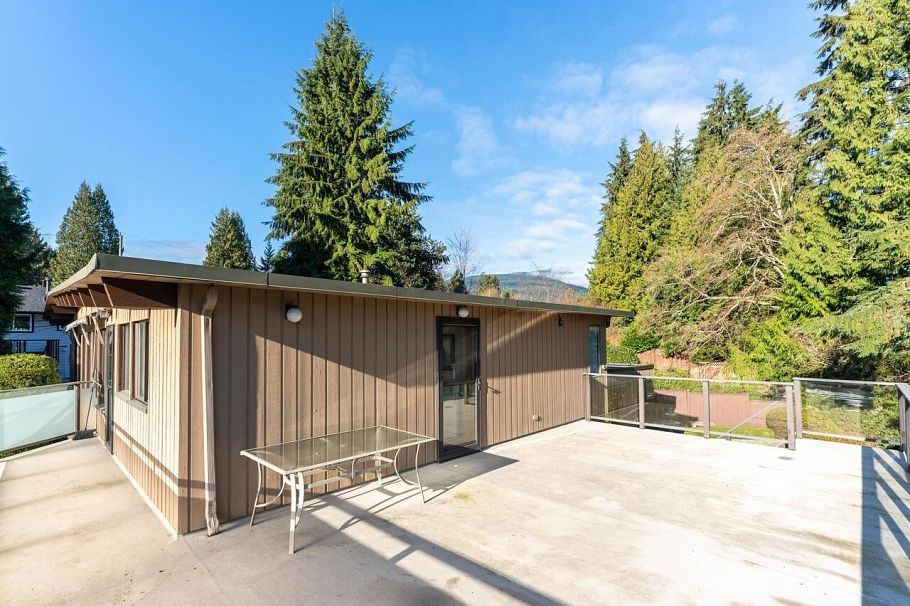 1588 Merlynn Crescent North Vancouver, BC - 34