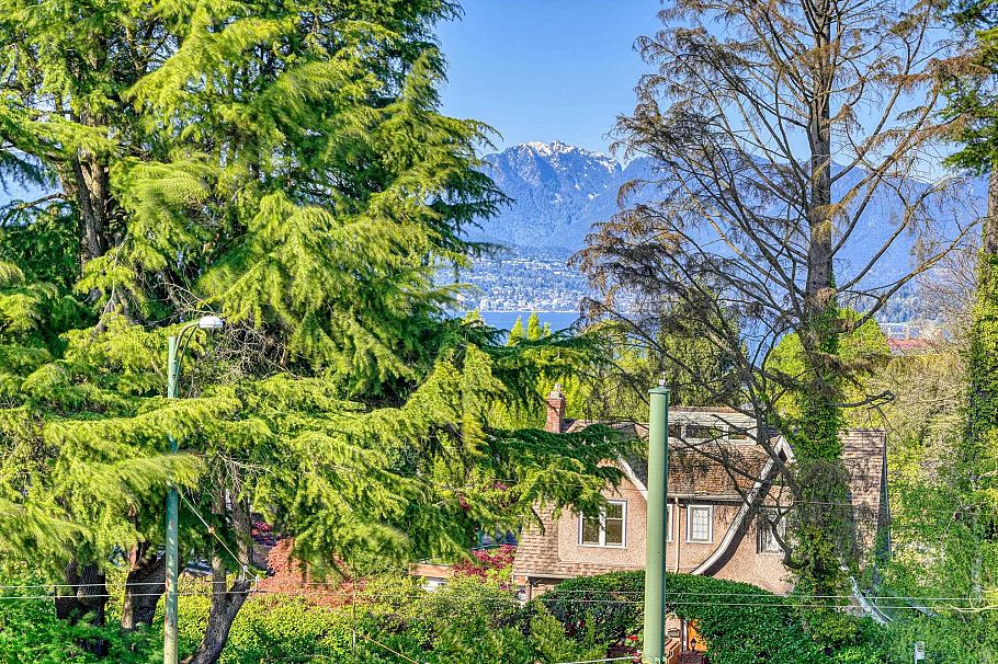 4218 W 10th Avenue Vancouver, BC - 24