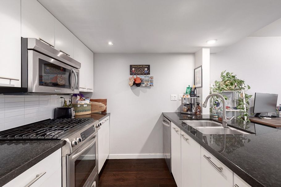 PH7 1288 Chesterfield Avenue North Vancouver, BC - 3