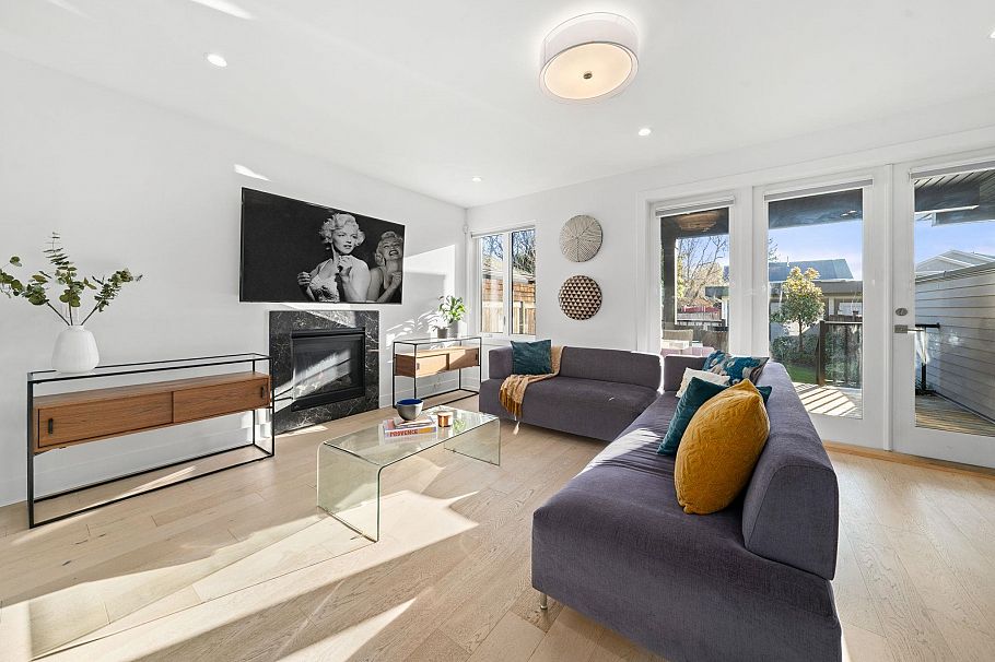 361 E 15th Street North Vancouver, BC - 11