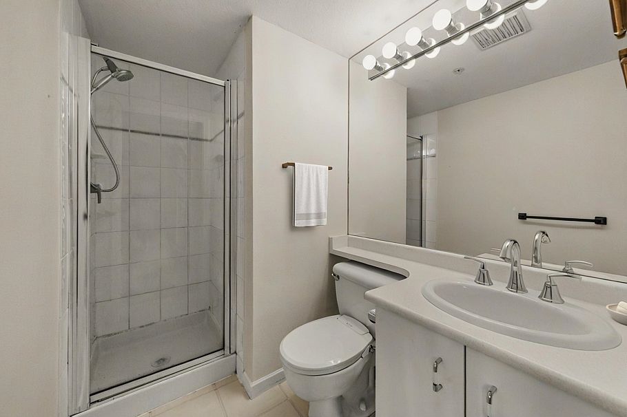 202 1333 W 7th Avenue Vancouver, BC - 10