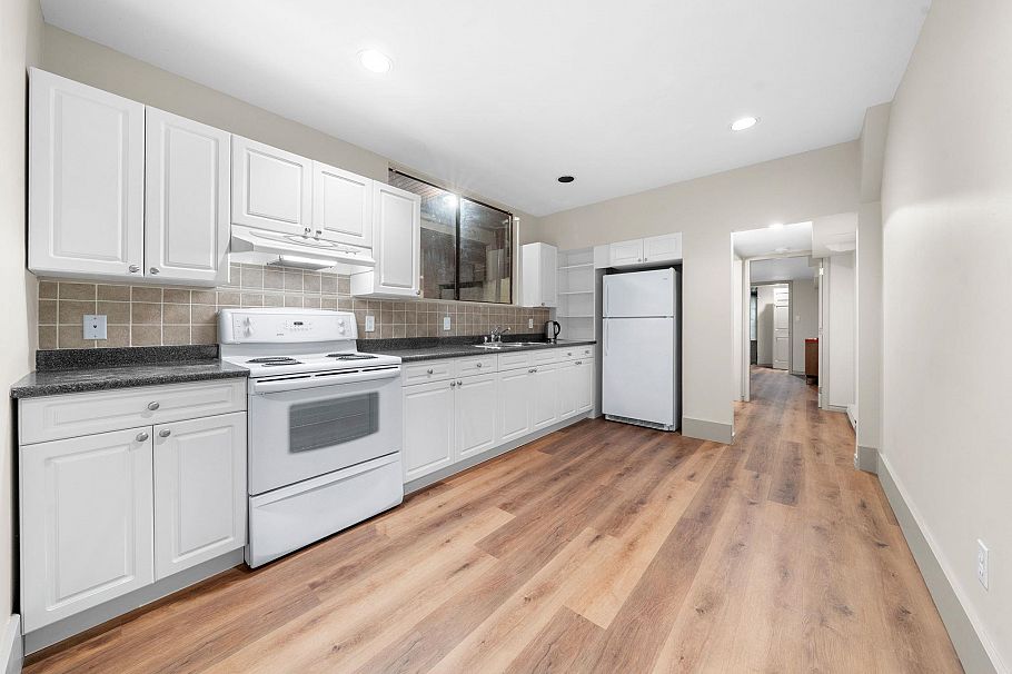 1200 Hilary Place North Vancouver, BC - 23