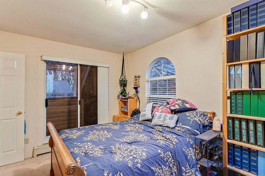 2586 W 8th Avenue Vancouver, BC - 10