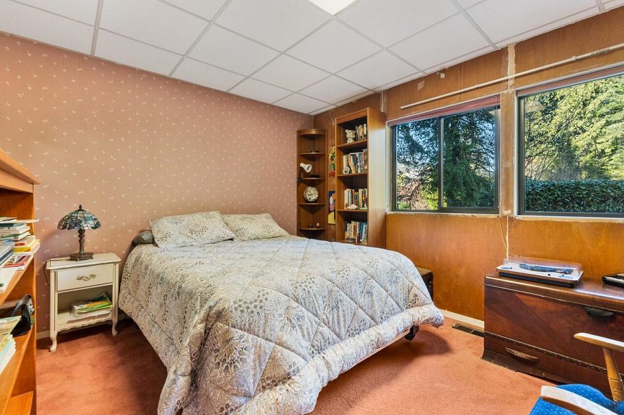 1588 Merlynn Crescent North Vancouver, BC - 27