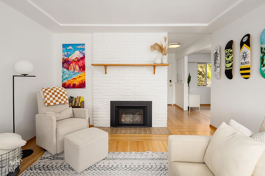 1231 Cloverley Street North Vancouver, BC - 7