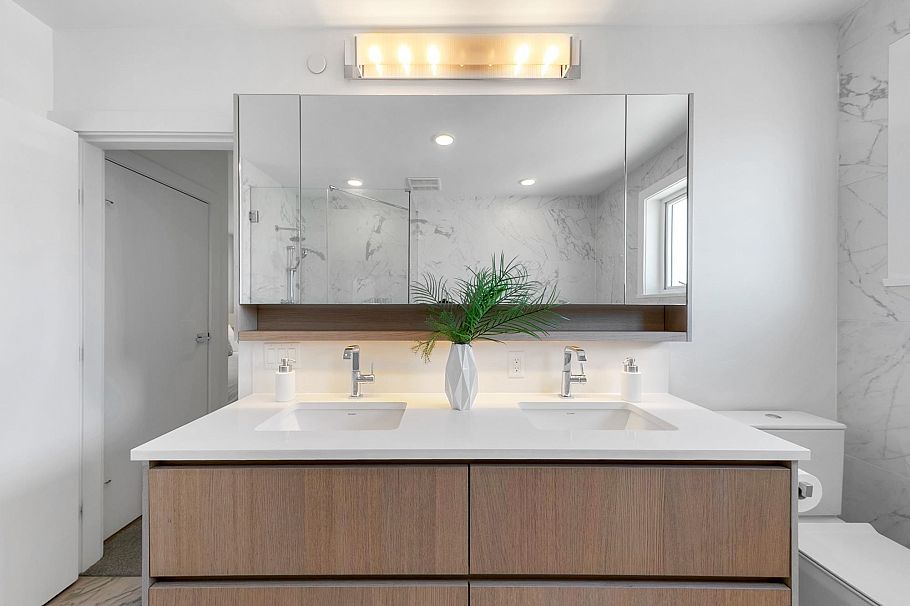 2431 W Broadway Vancouver, BC - 30