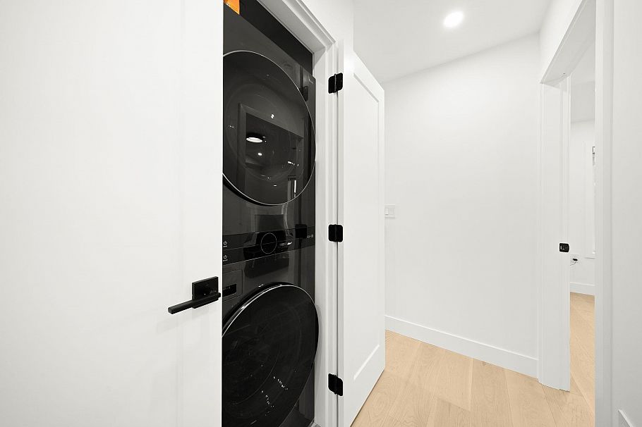 552 E 58th Avenue Vancouver, BC - 15