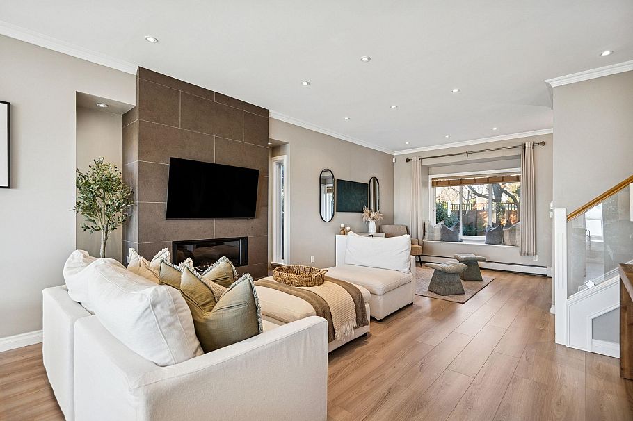 333 E Keith Road North Vancouver, BC - 8