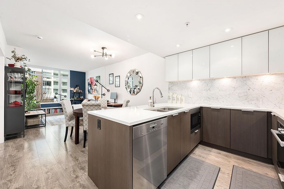 303 110 Switchmen Street Vancouver, BC - 6