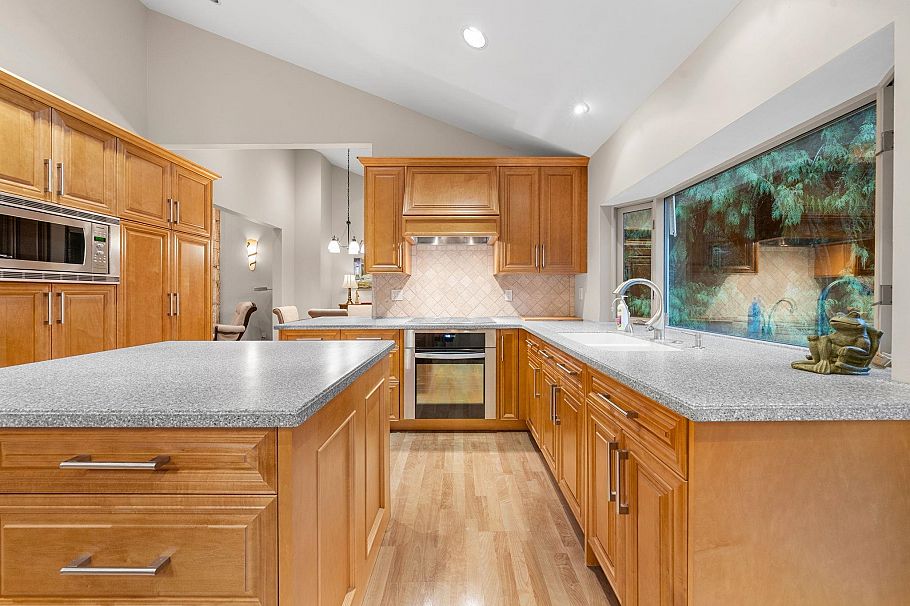 1200 Hilary Place North Vancouver, BC - 5