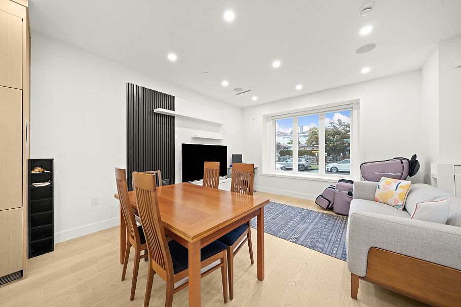 552 E 58th Avenue Vancouver, BC - 5