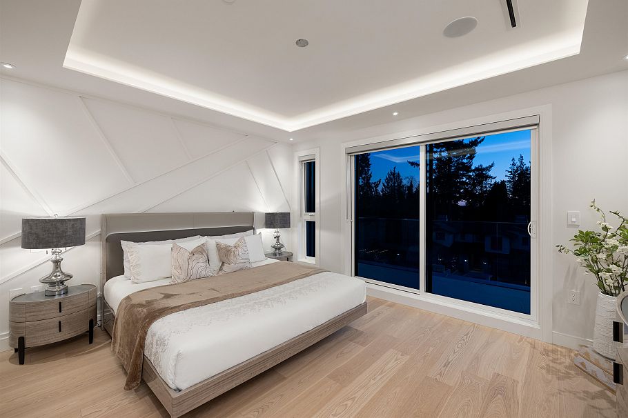 838 E 14th Street North Vancouver, BC - 24