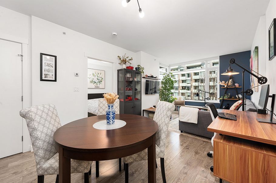 303 110 Switchmen Street Vancouver, BC - 9