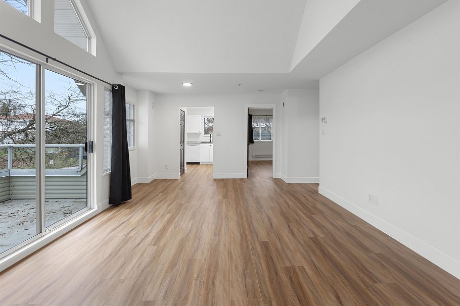 404 3638 Rae Avenue Vancouver, BC - 5