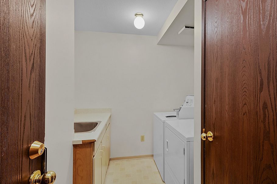 303 458 E 44th Avenue Vancouver, BC - 25