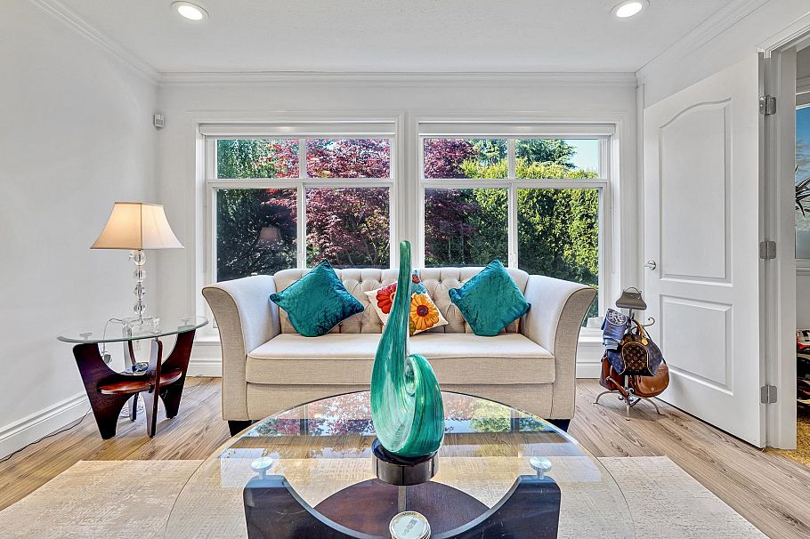 4218 W 10th Avenue Vancouver, BC - 2