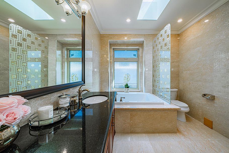 7165 Maple Street Vancouver, BC - 21