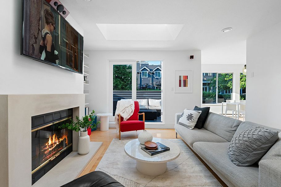 2343 W 7th Avenue Vancouver, BC - 1