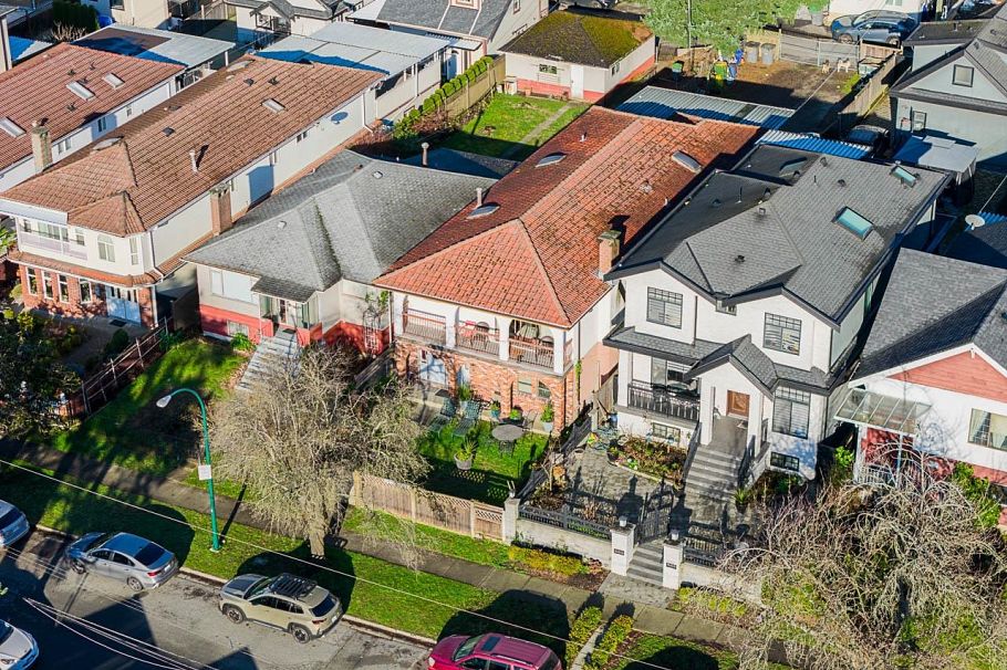 557 E 58th Avenue Vancouver, BC - 10