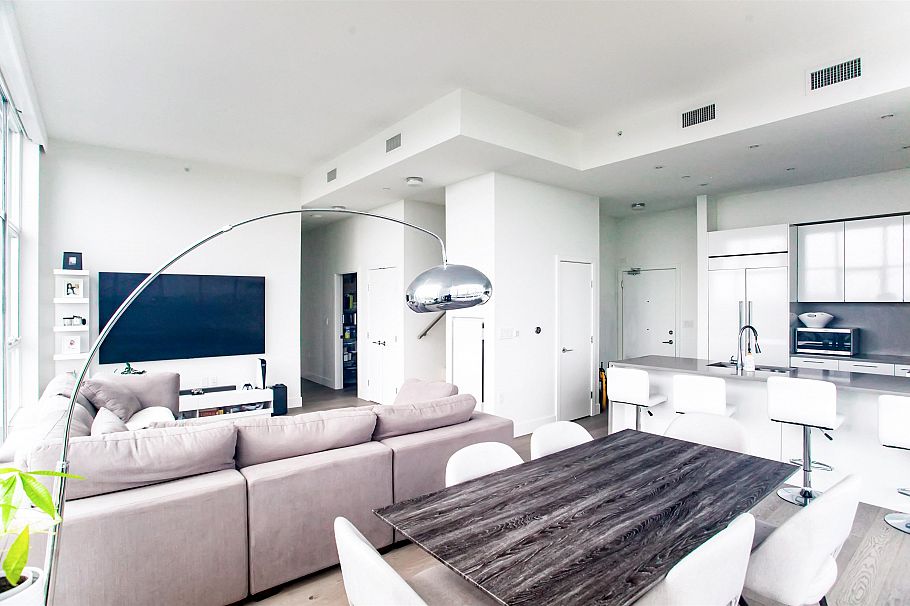 1602 3581 E Kent Avenue North Vancouver, BC - 3