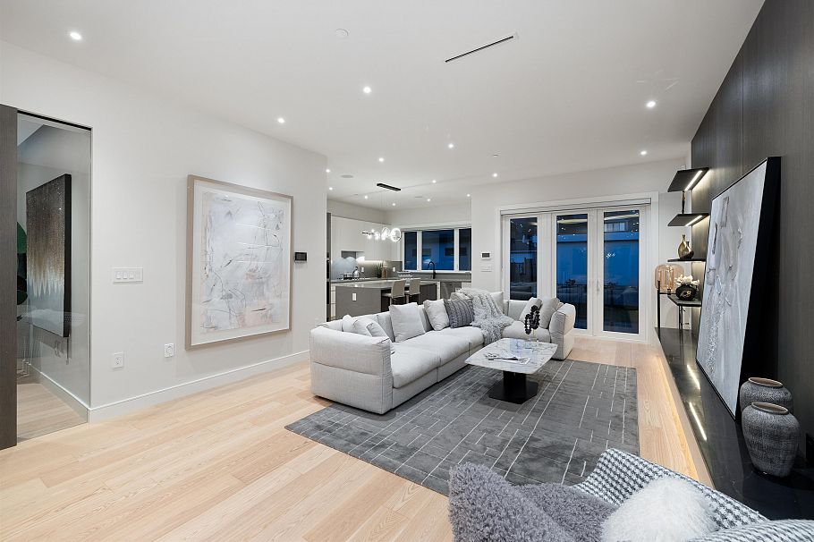 838 E 14th Street North Vancouver, BC - 8