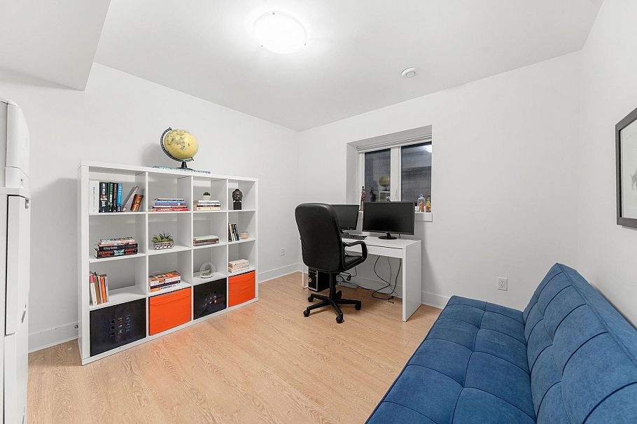 361 E 15th Street North Vancouver, BC - 30