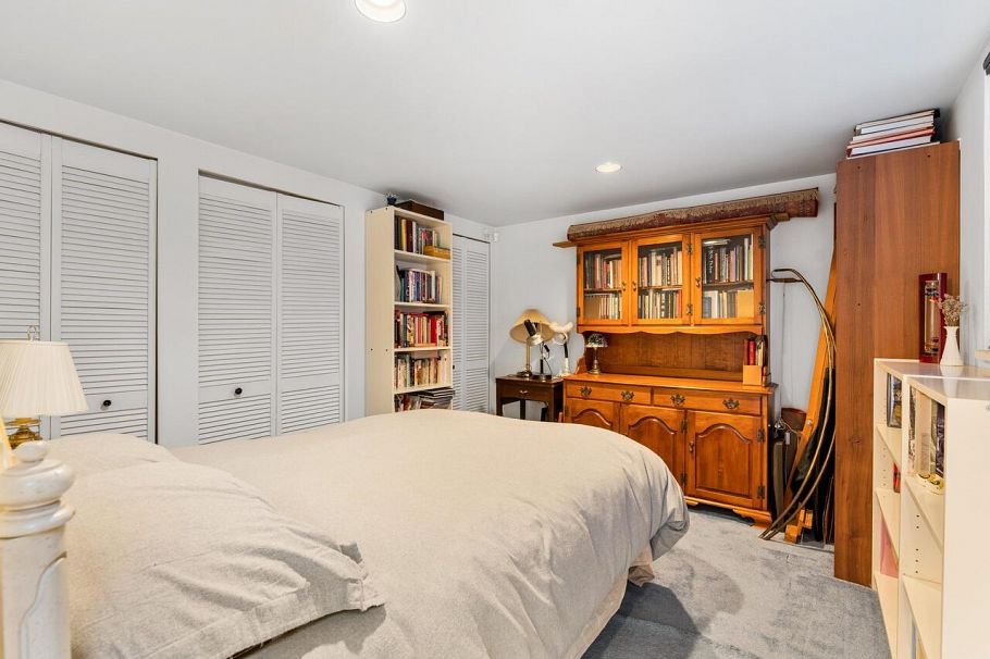 1588 Merlynn Crescent North Vancouver, BC - 15