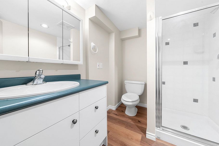 1200 Hilary Place North Vancouver, BC - 24