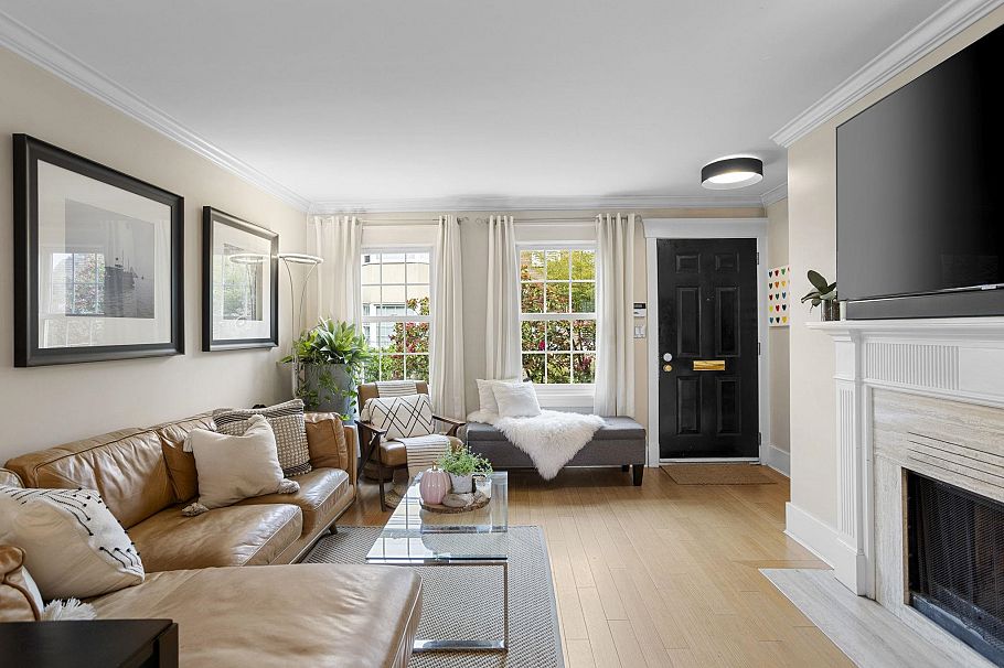 1365 W 7th Avenue Vancouver, BC - 2