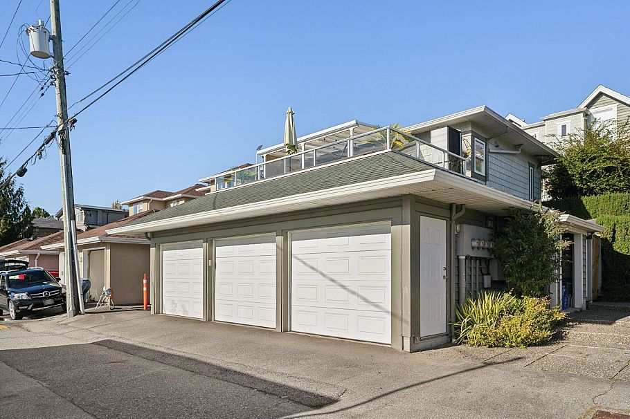 333 E Keith Road North Vancouver, BC - 30