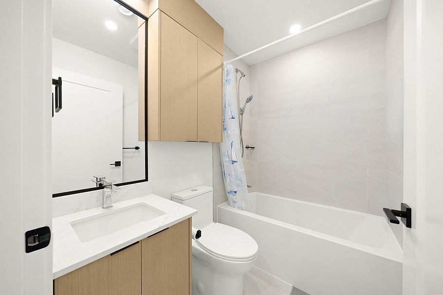 552 E 58th Avenue Vancouver, BC - 13