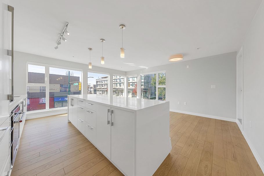 202 2508 Fraser Street Vancouver, BC - 4