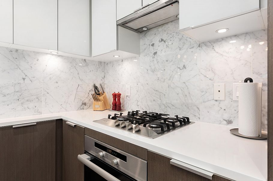 303 110 Switchmen Street Vancouver, BC - 5