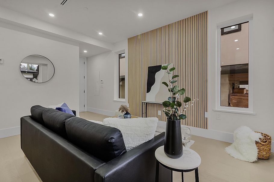 583 E 60th Avenue Vancouver, BC - 5