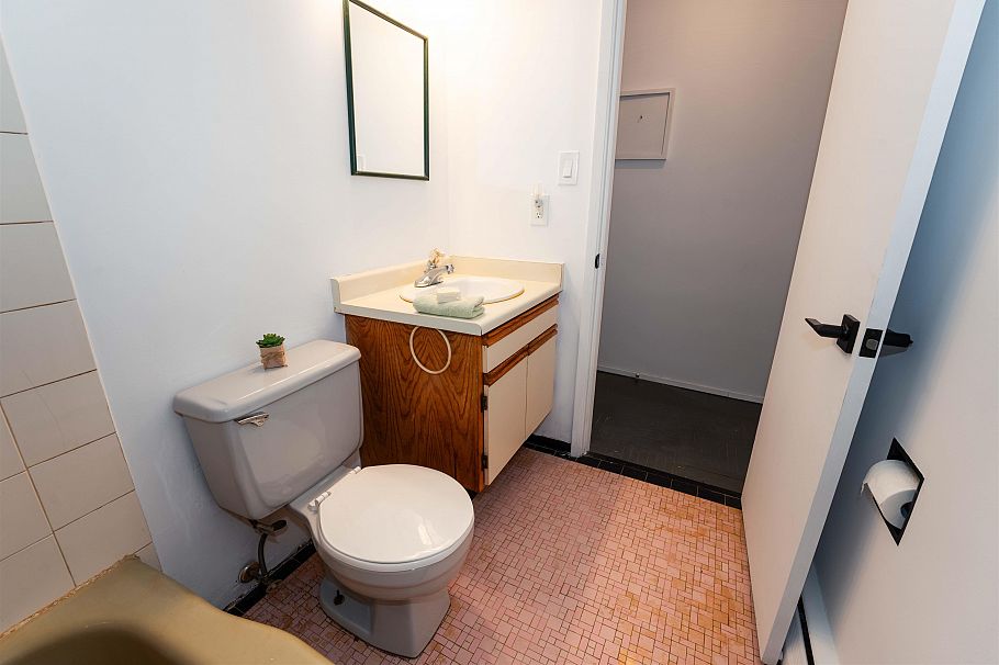 210 1050 Jervis Street Vancouver, BC - 19