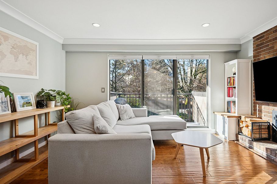 202 1157 Nelson Street Vancouver, BC - 2