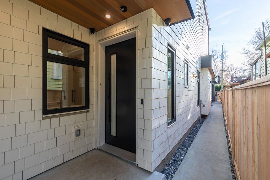 3 2976 W 13th Avenue Vancouver, BC - 3