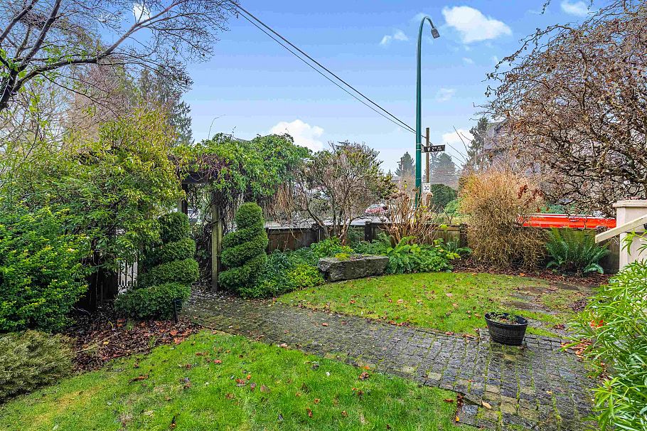 1747 Balaclava Street Vancouver, BC - 32